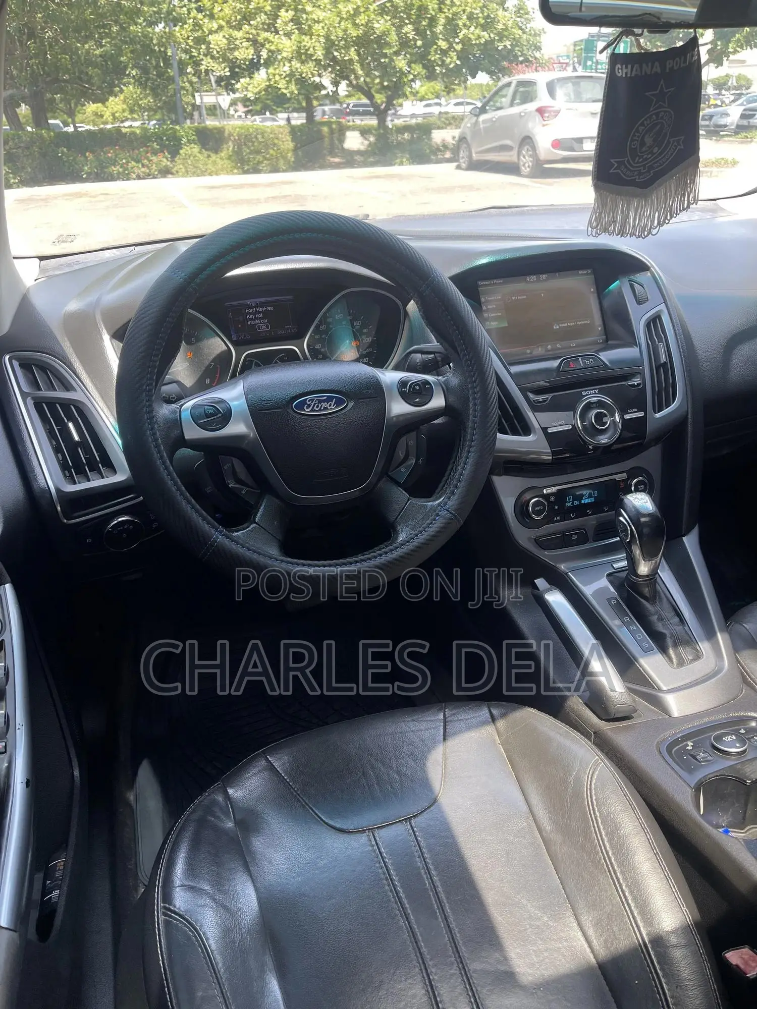 Ford Focus SE Sedan FWD (2.0L 4cyl 5M) 2012 White