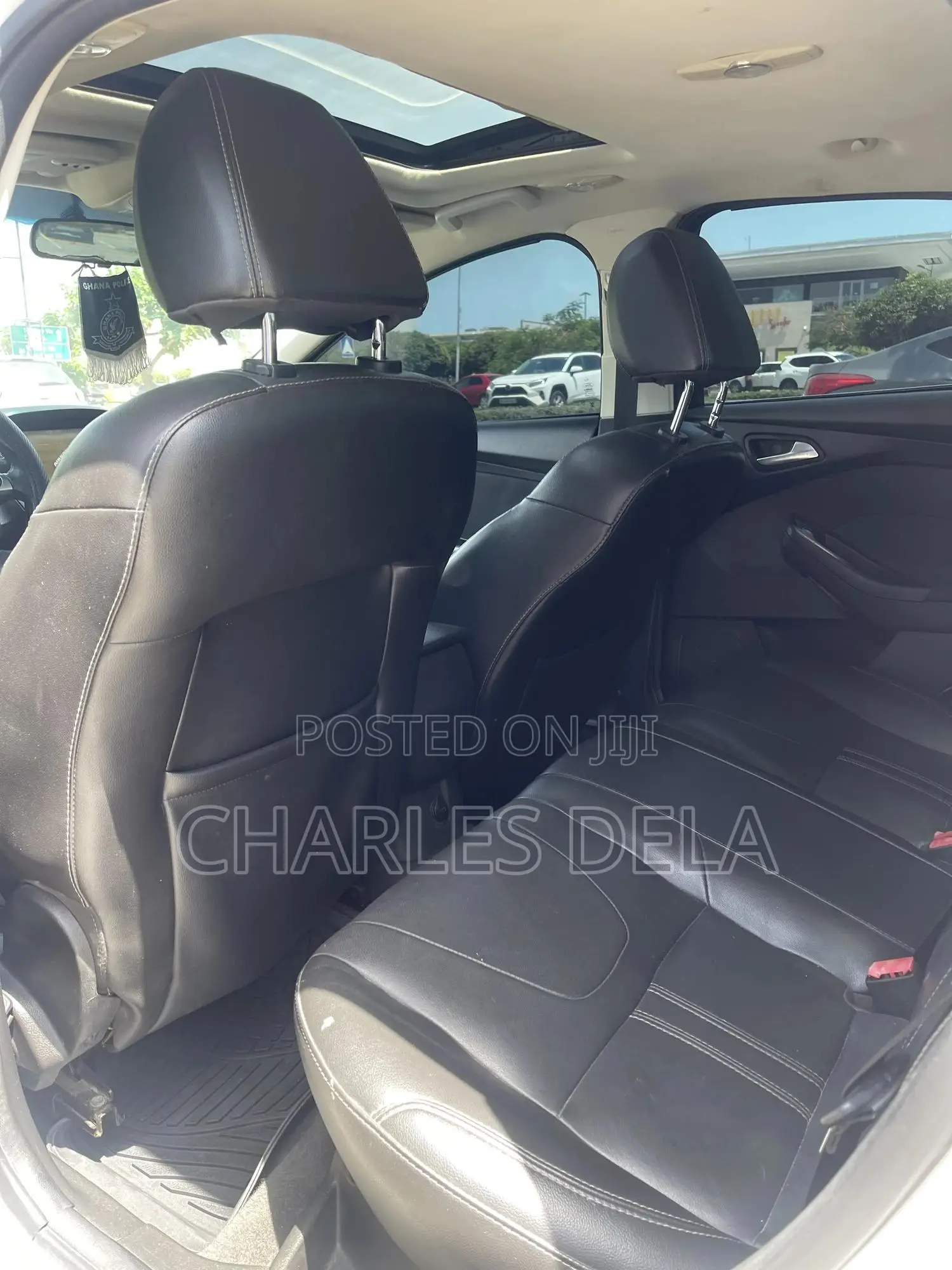 Ford Focus SE Sedan FWD (2.0L 4cyl 5M) 2012 White