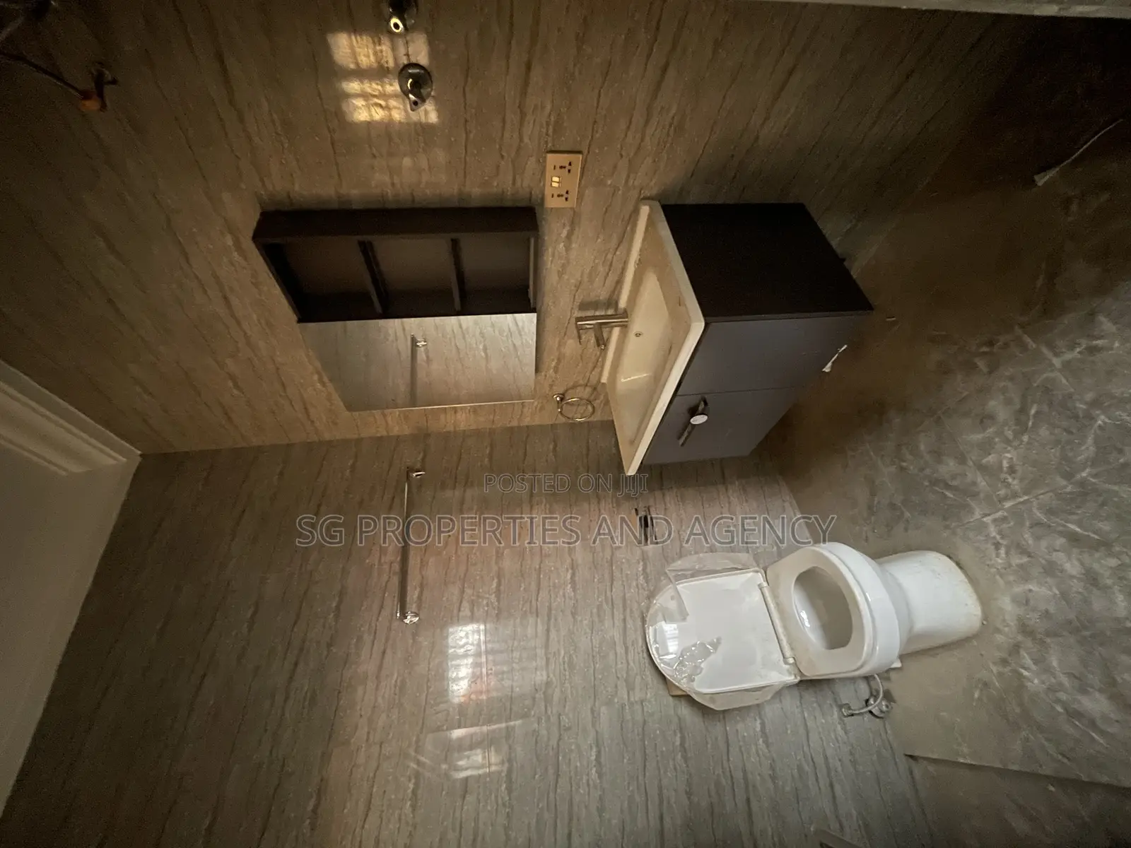 2bdrm Apartment in Lashibi, Sakumono for rent