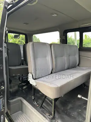 Nissan Caravan (Urvan) 2017 Brown