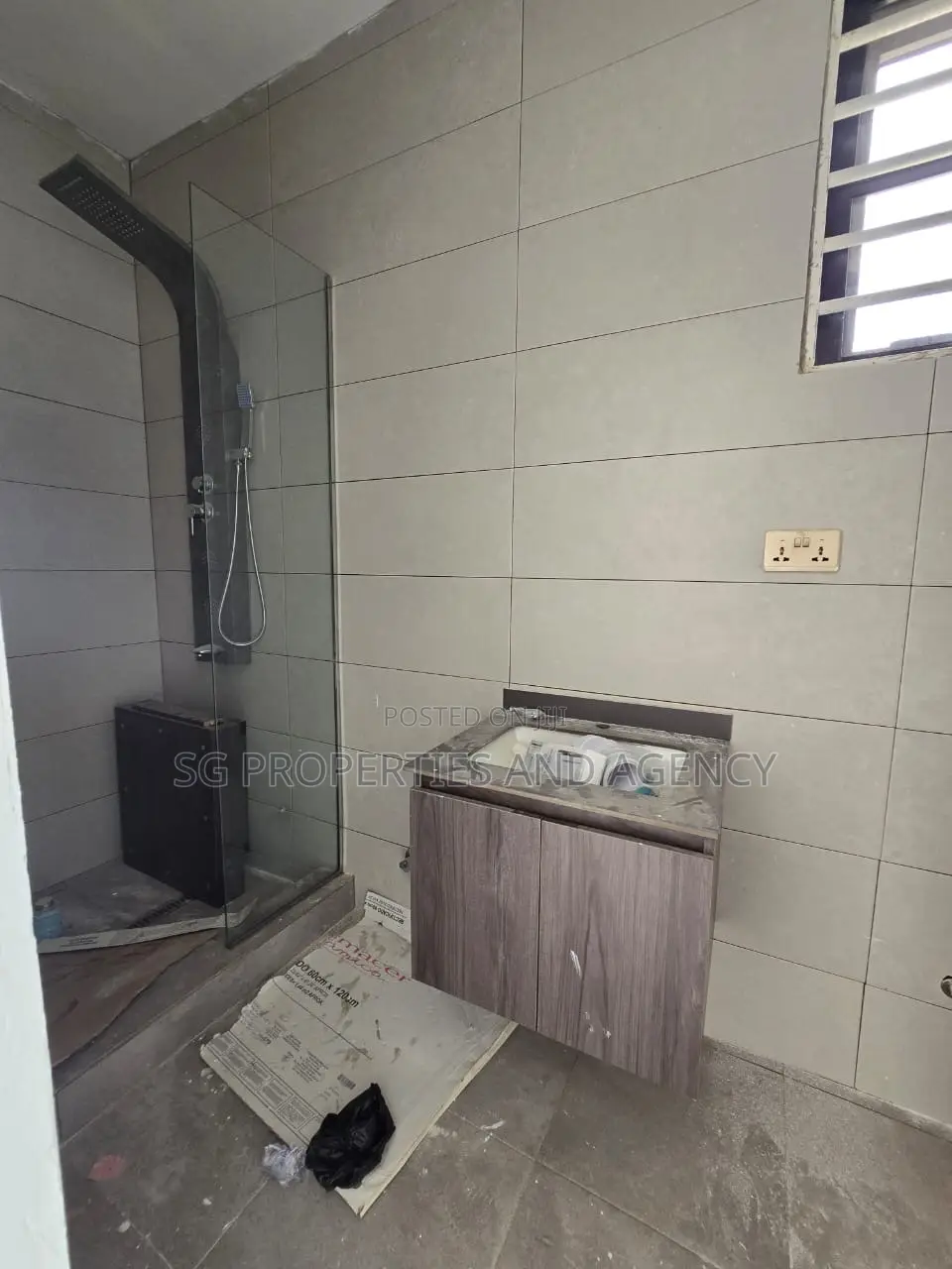 2bdrm Townhouse / Terrace in Lashibi, Sakumono for rent