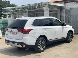 Mitsubishi Outlander 2019 White