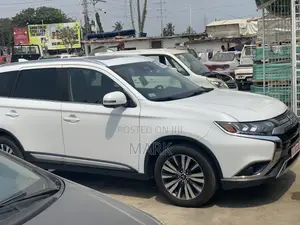 Mitsubishi Outlander 2019 White