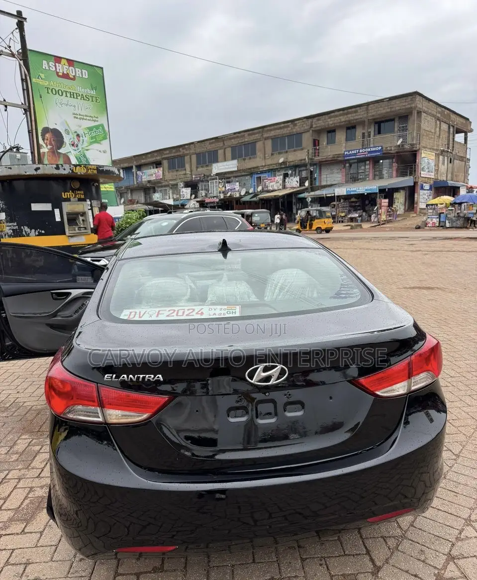 Hyundai Elantra SE Sedan FWD (1.8L 4cyl 6A) 2016 Black