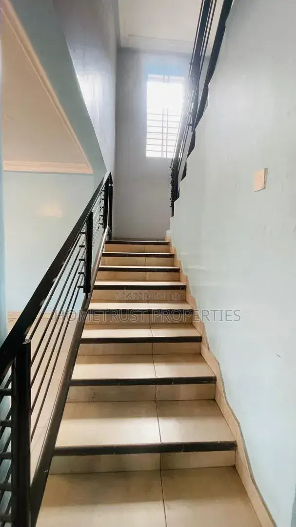 5bdrm Duplex in Pokuase Acp for rent
