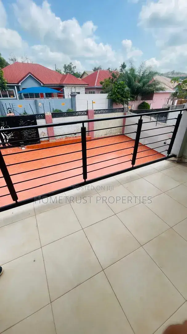 5bdrm Duplex in Pokuase Acp for rent