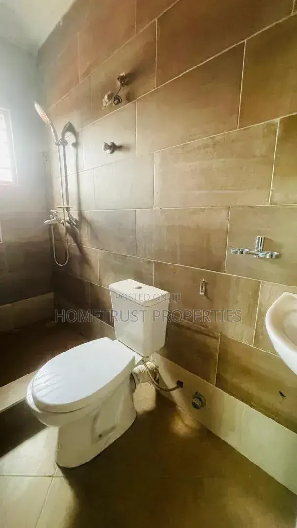 5bdrm Duplex in Pokuase Acp for rent