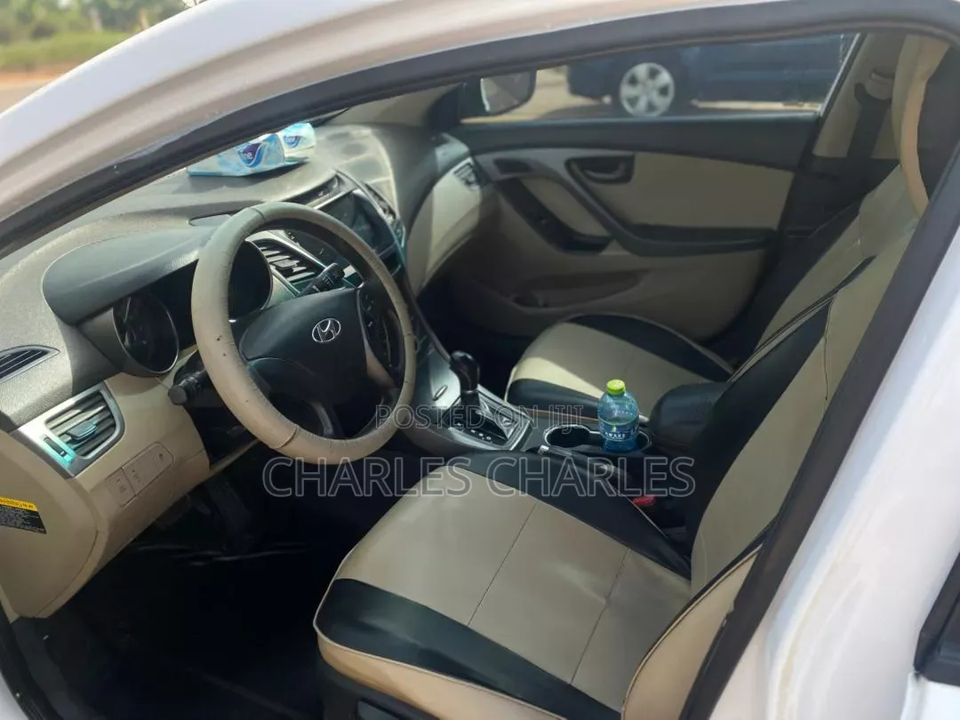 Hyundai Elantra SE 4dr Sedan (1.8L 4cyl 6A) 2015 White