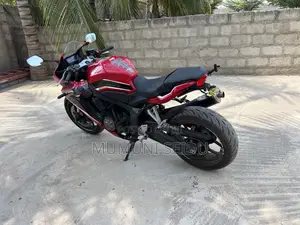 Honda CBR 2022 Red