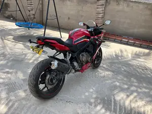 Honda CBR 2022 Red