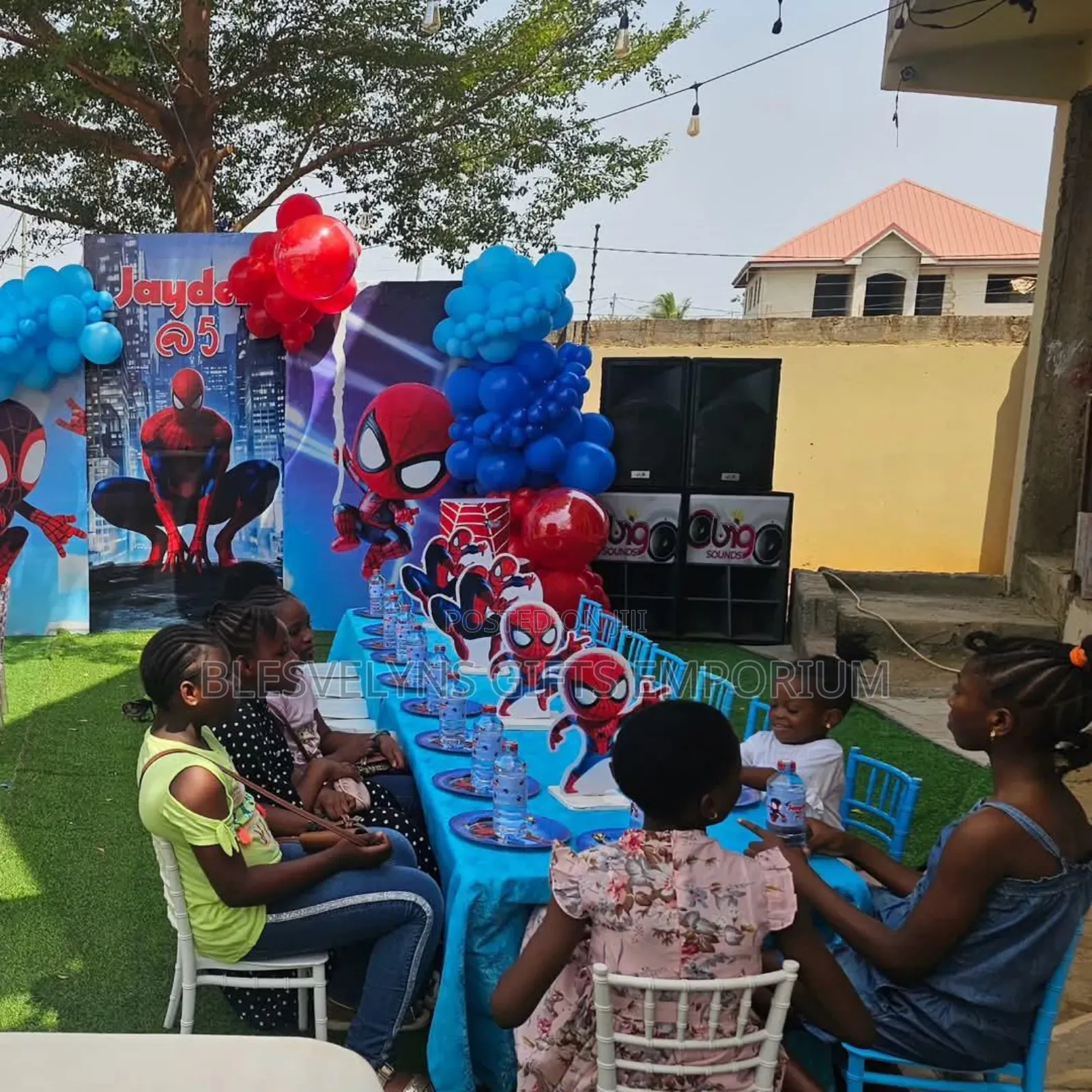 Kids Party Balloon Decor