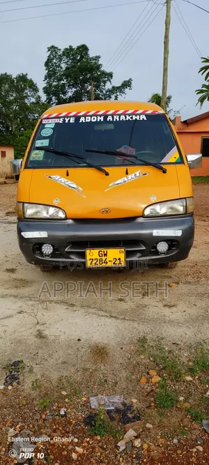 Hyundai H-100 2004 Yellow