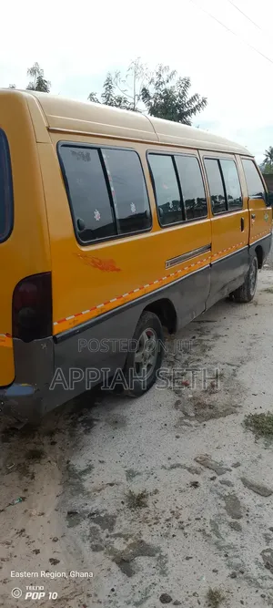 Hyundai H-100 2004 Yellow