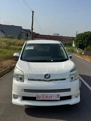 Toyota Voxy 2010 White