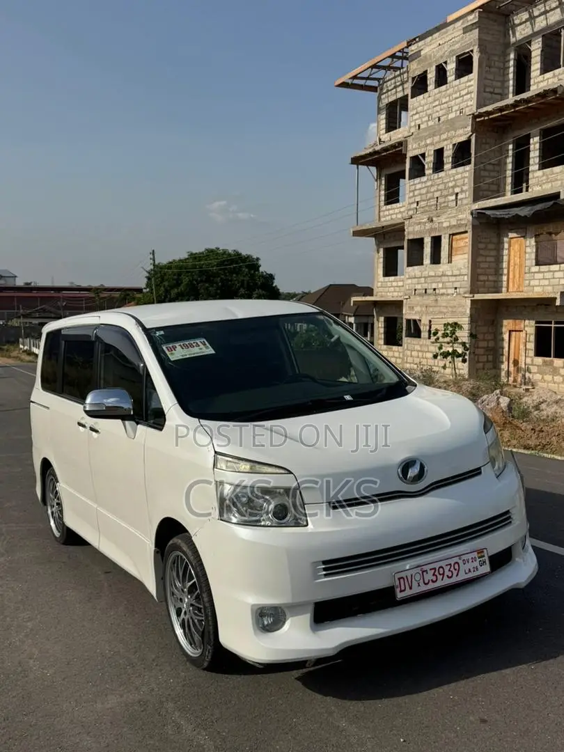 Toyota Voxy 2010 White
