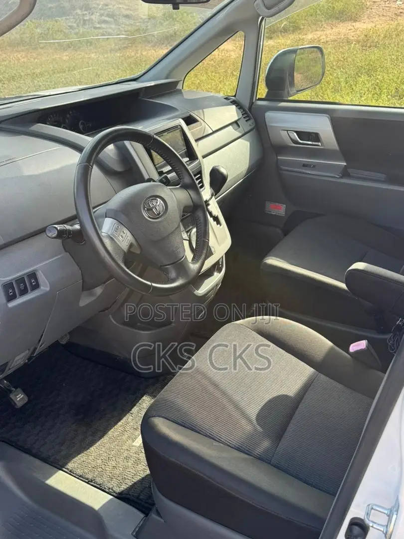 Toyota Voxy 2010 White