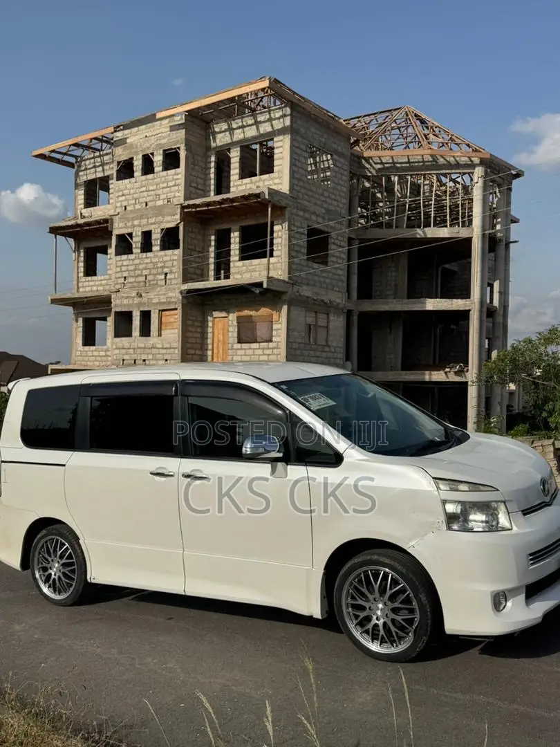 Toyota Voxy 2010 White