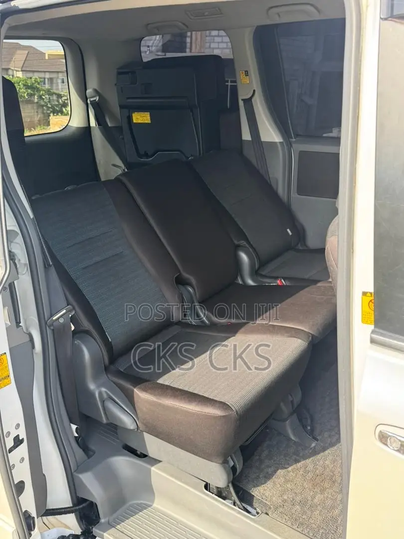Toyota Voxy 2010 White