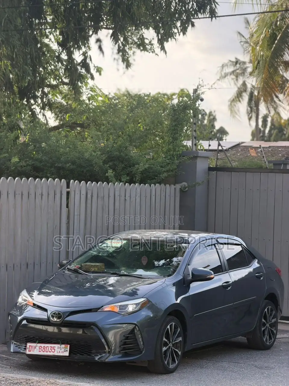 Toyota Corolla SE 4dr Sedan (1.8L 4cyl CVT) 2017 Gray