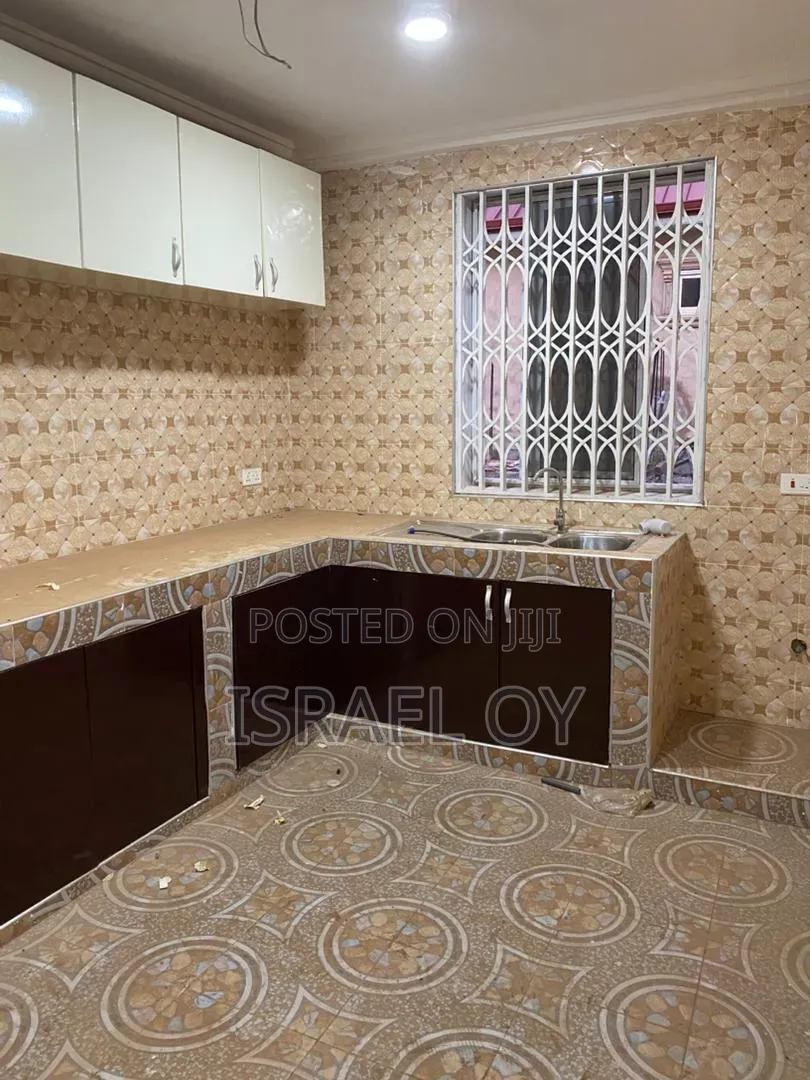 3bdrm Apartment in New Legon Main Road for rent