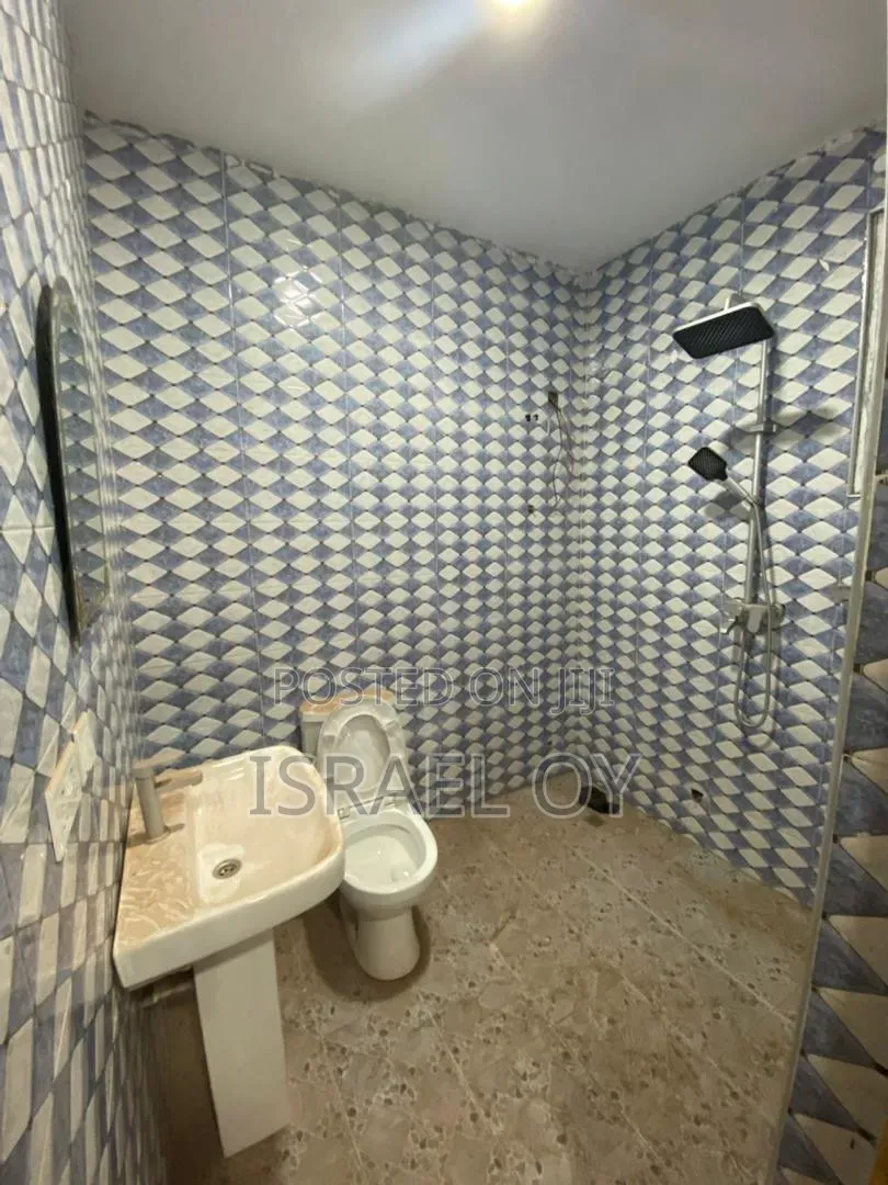 3bdrm Apartment in New Legon Main Road for rent