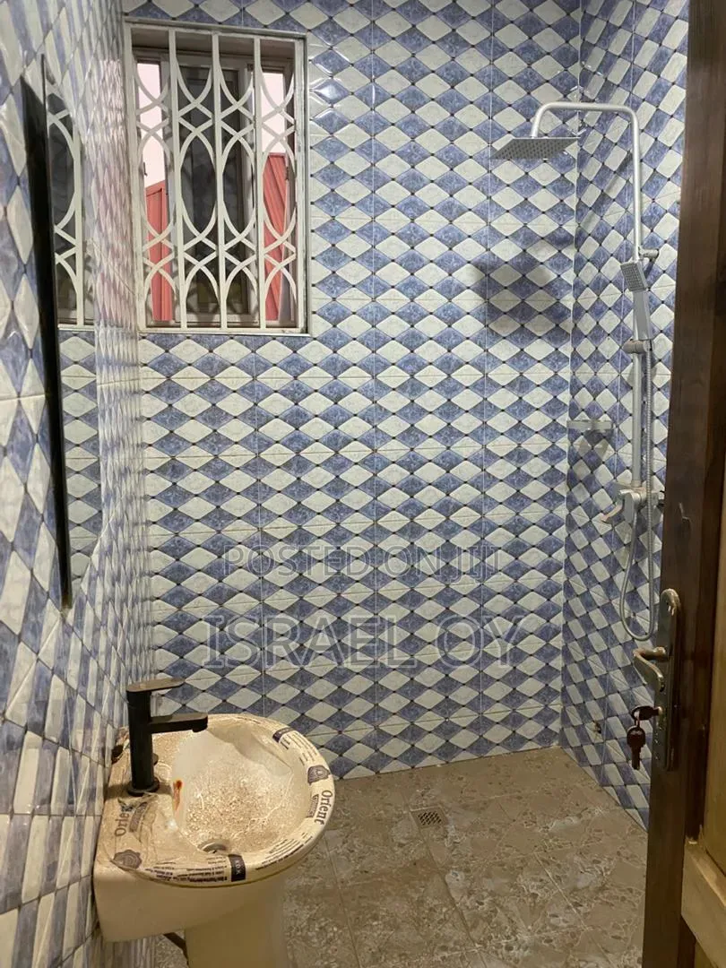 3bdrm Apartment in New Legon Main Road for rent