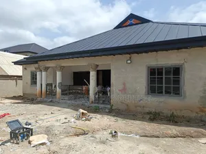 5bdrm House in Near Kenyasi, Kwabre for sale