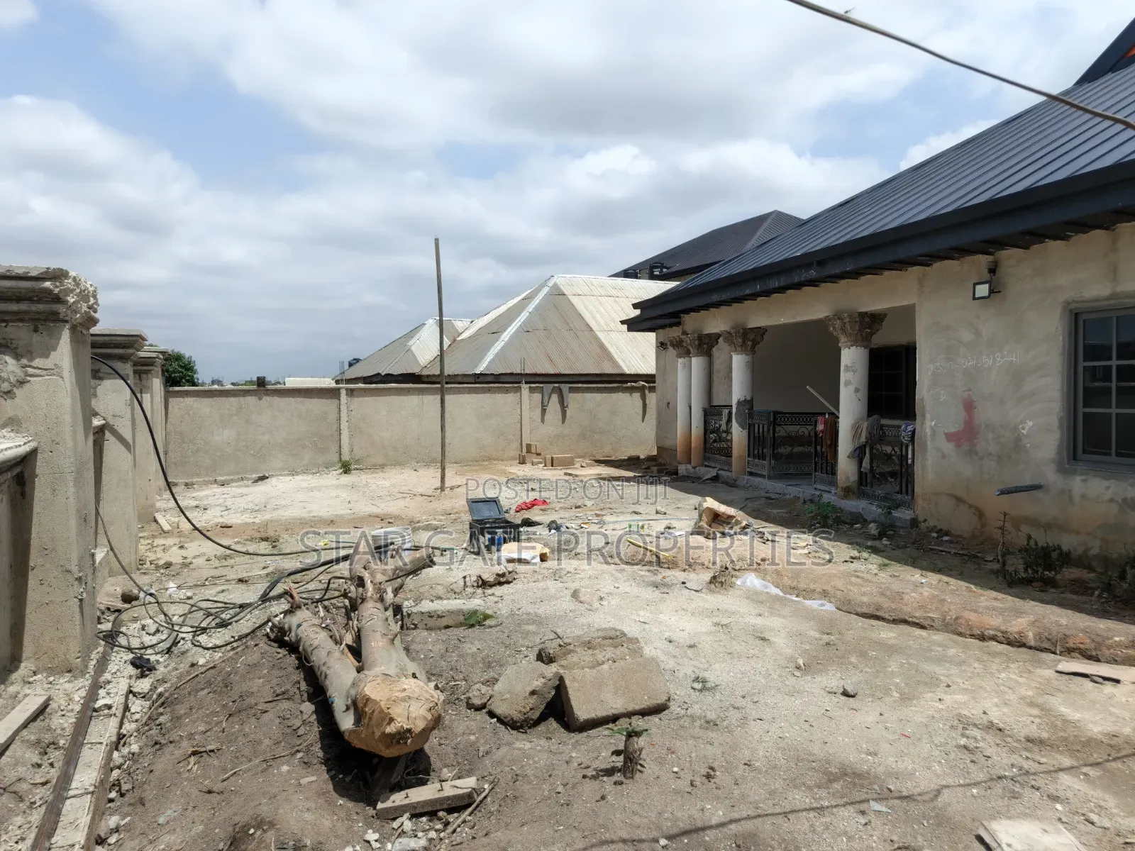 5bdrm House in Near Kenyasi, Kwabre for sale