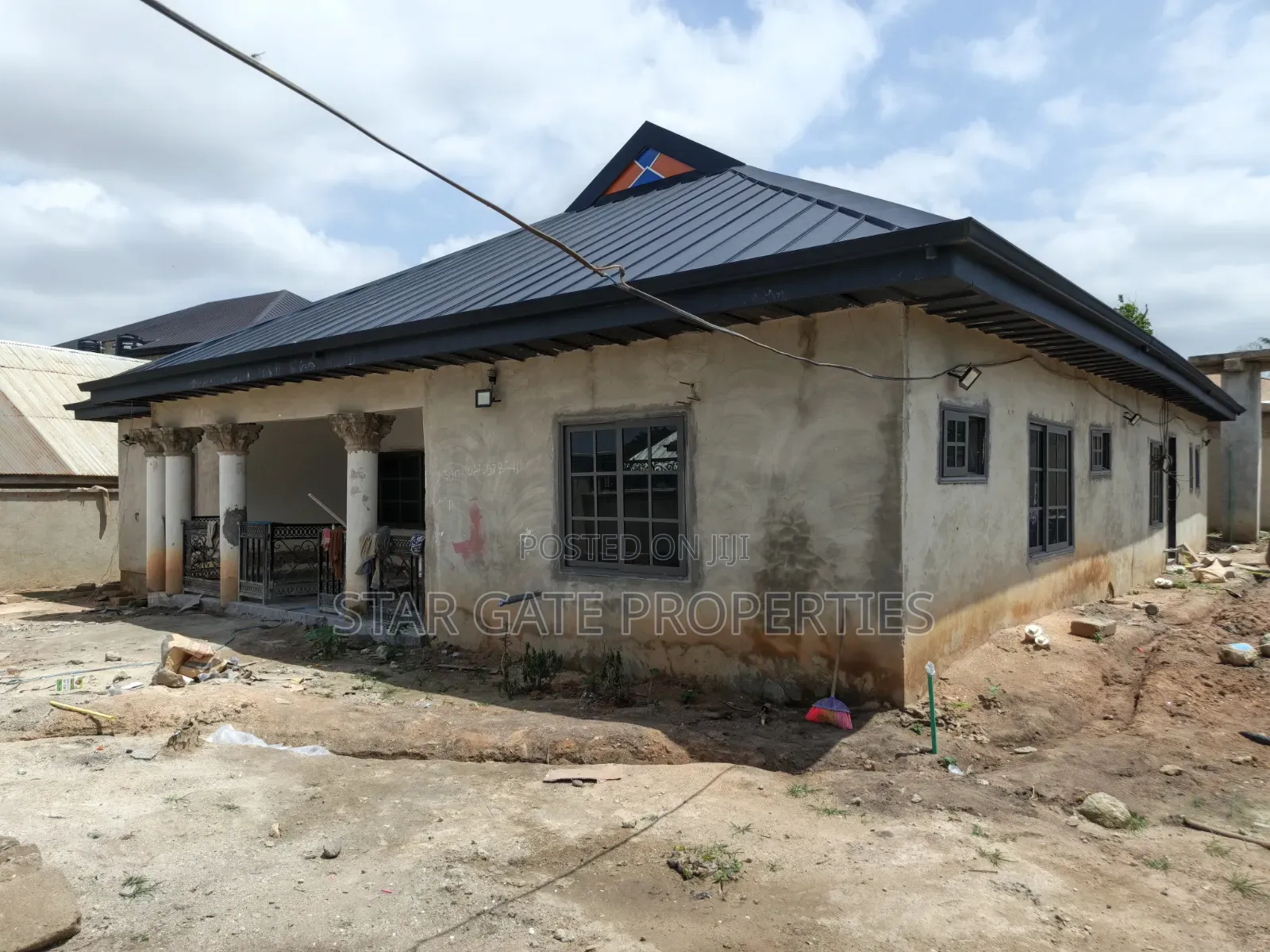 5bdrm House in Near Kenyasi, Kwabre for sale