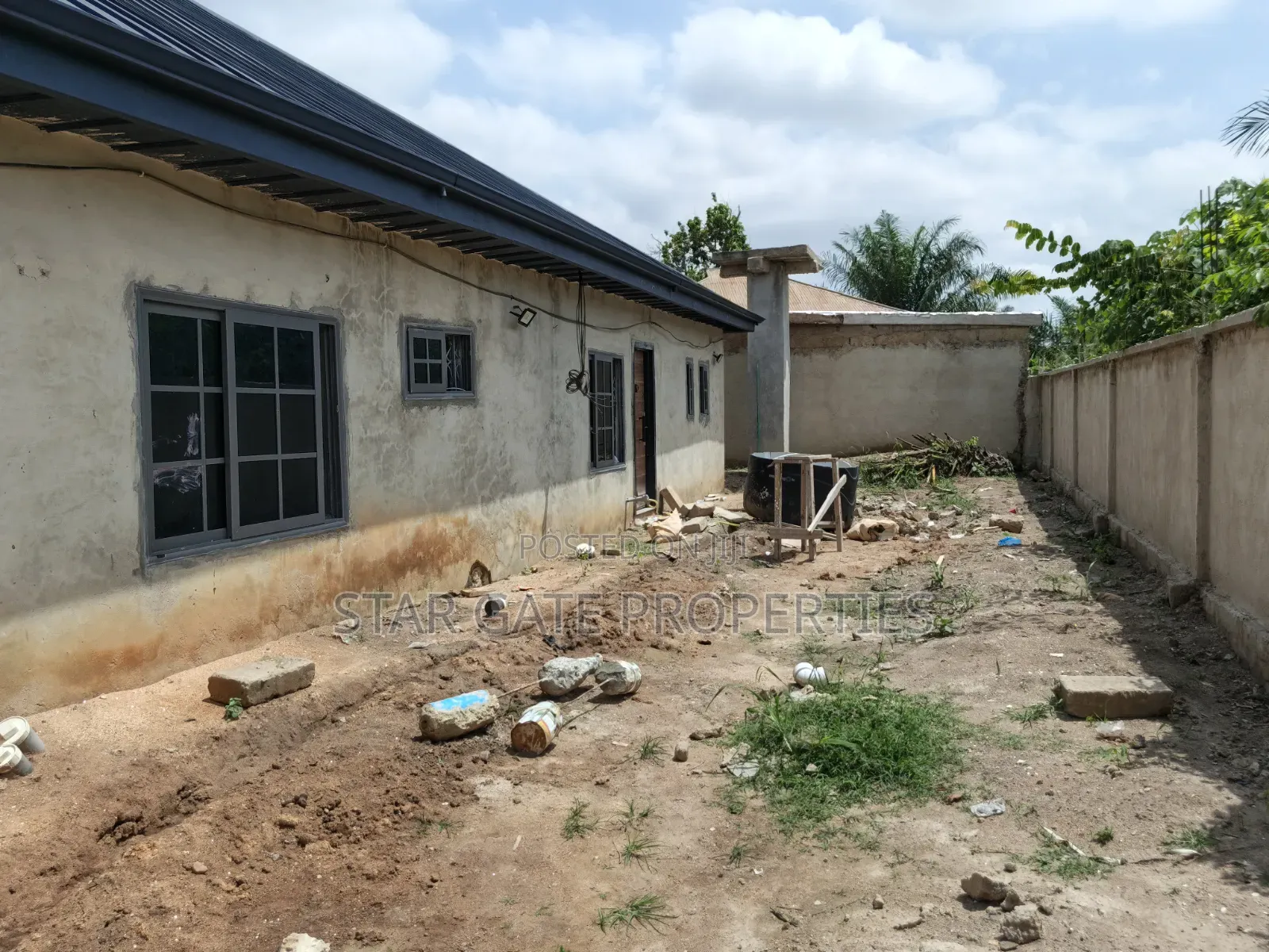 5bdrm House in Near Kenyasi, Kwabre for sale