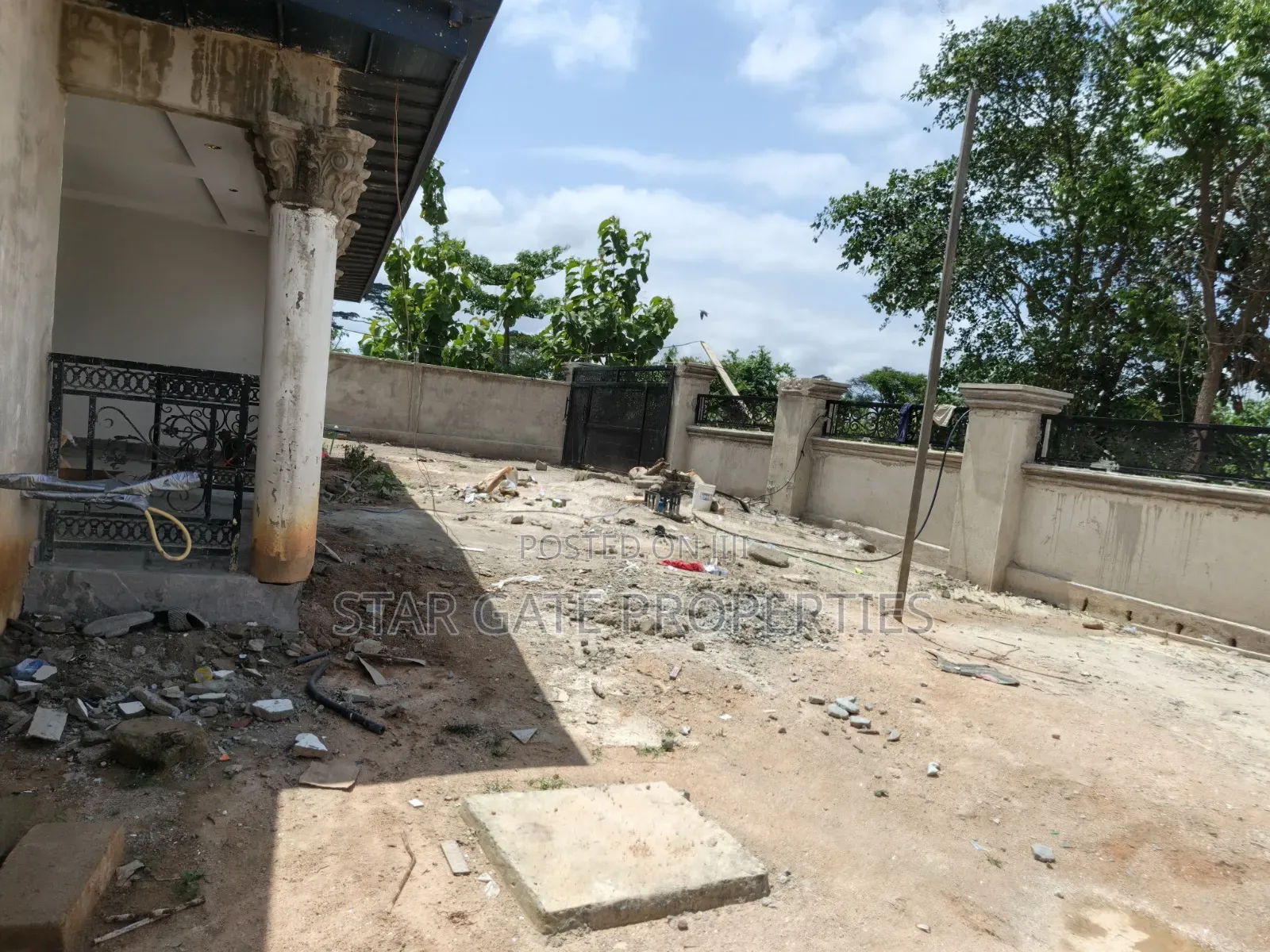 5bdrm House in Near Kenyasi, Kwabre for sale