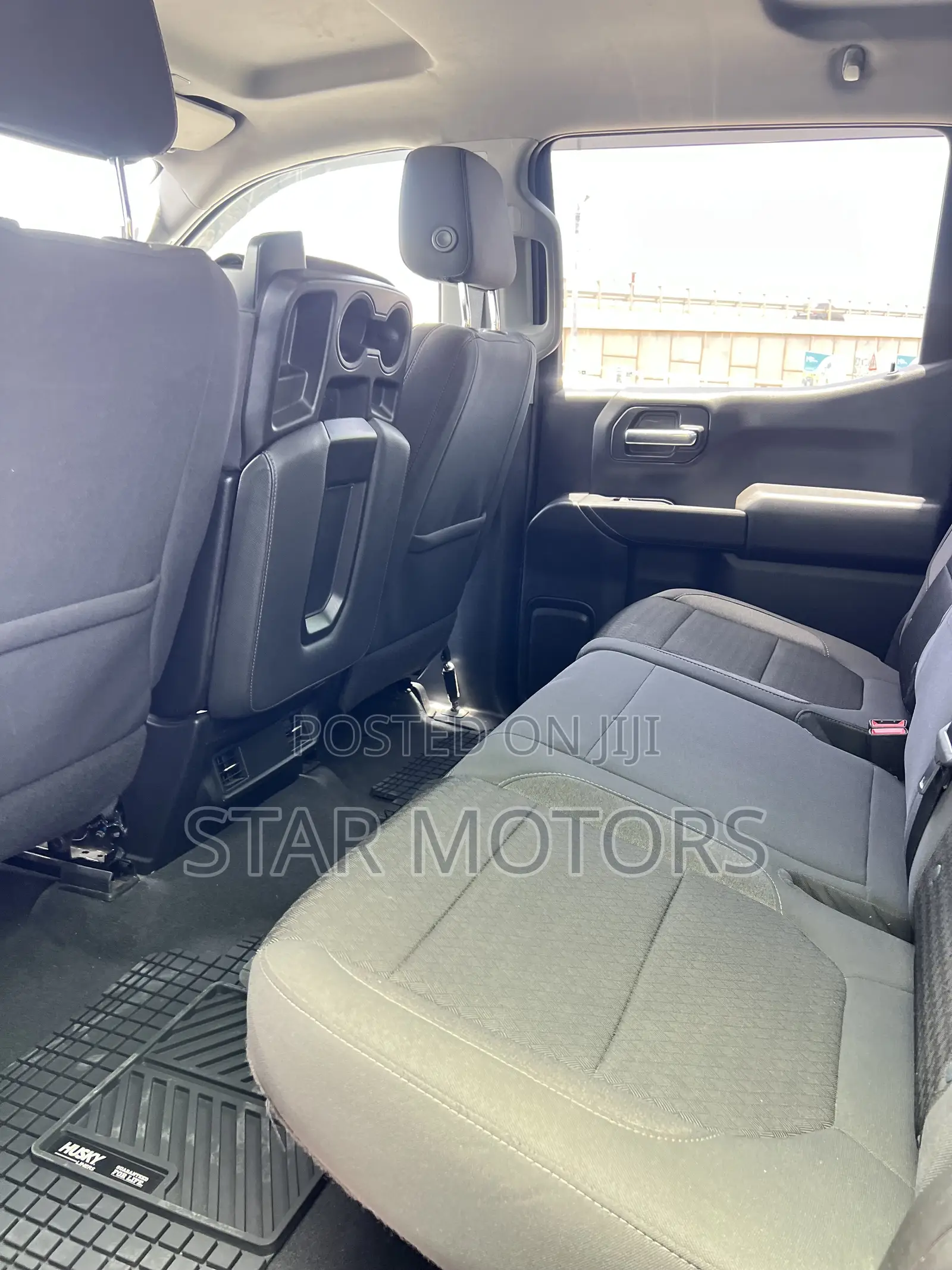 Chevrolet Silverado 2022 Silver