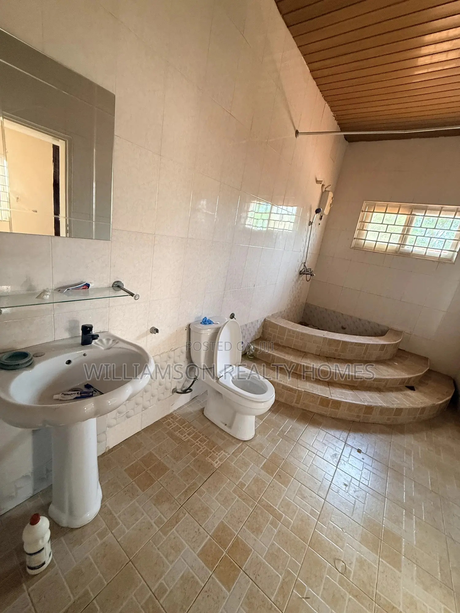 4bdrm House in Community 18 Area, Spintex for rent