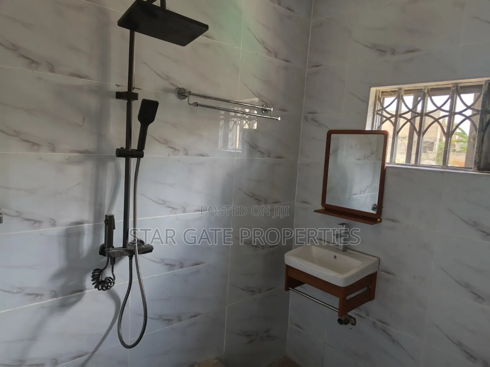 5bdrm House in Near Kenyasi, Kwabre for sale