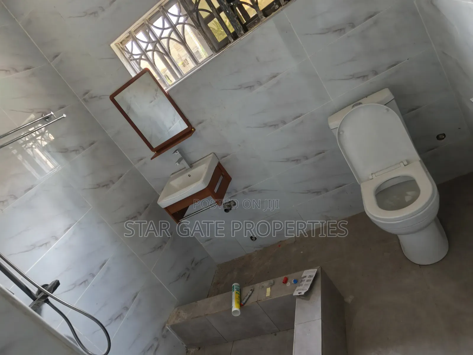 5bdrm House in Near Kenyasi, Kwabre for sale