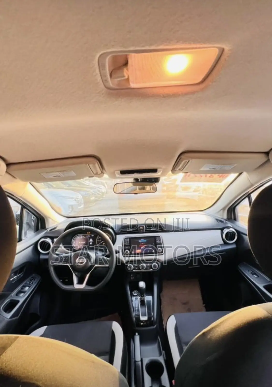 Nissan Versa 2022 Silver