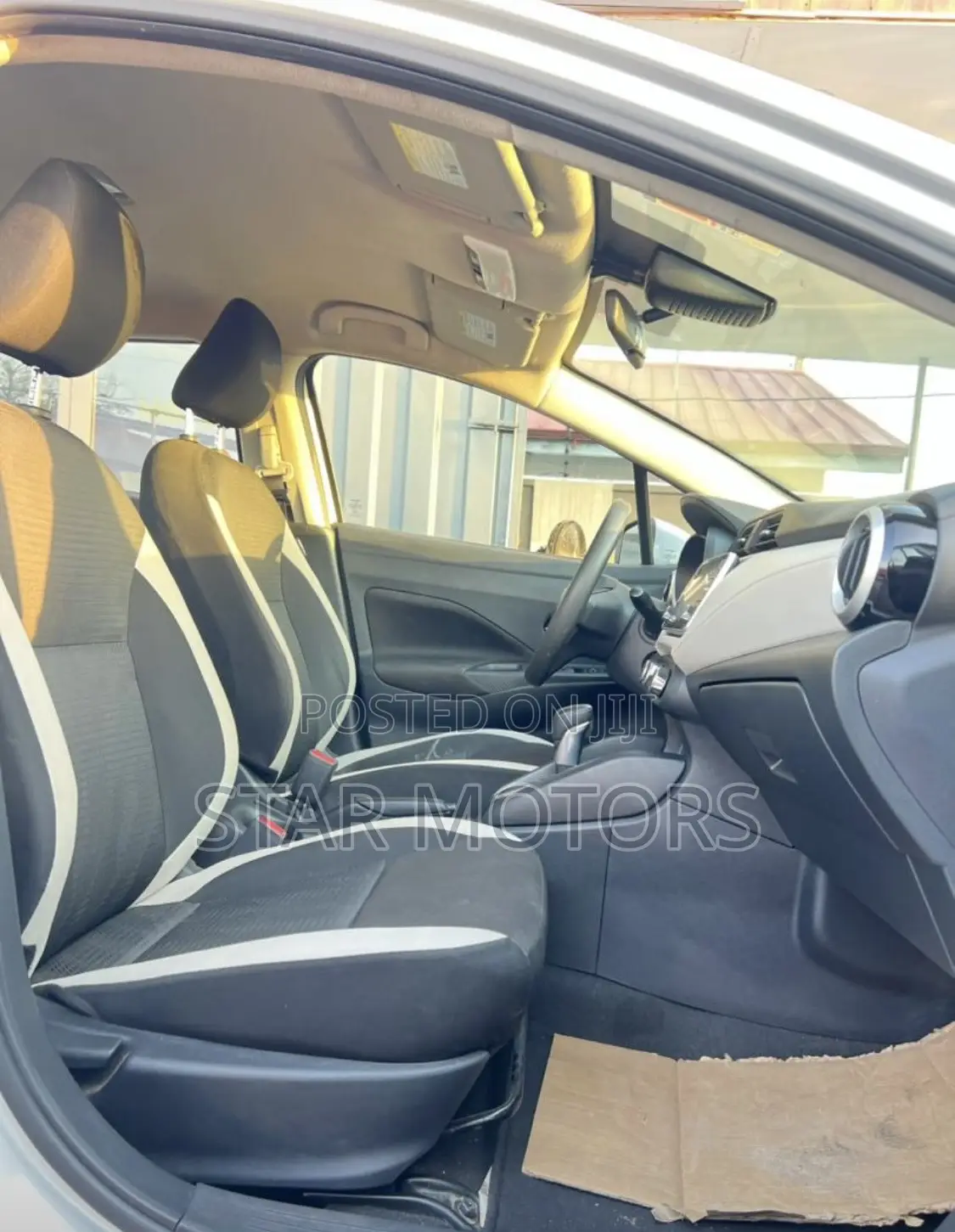 Nissan Versa 2022 Silver
