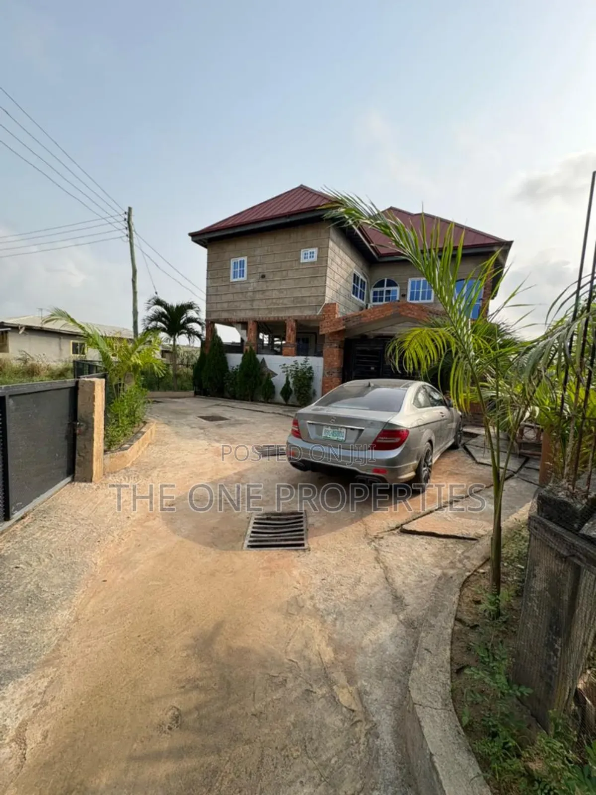 7bdrm Apartment in Medie Rush Factory, Amasaman for sale