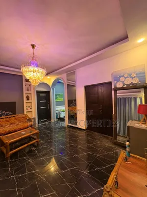 7bdrm Apartment in Medie Rush Factory, Amasaman for sale