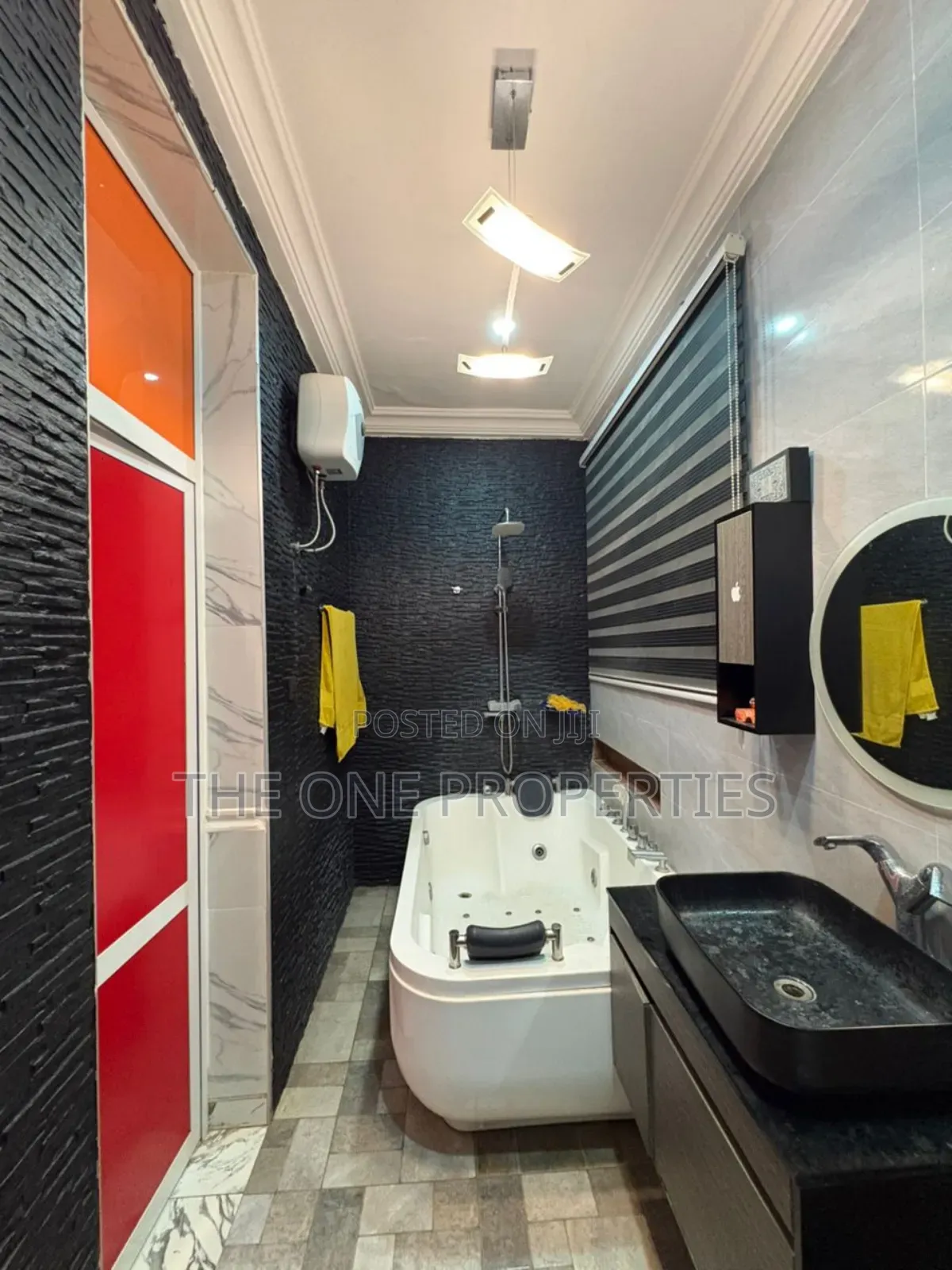 7bdrm Apartment in Medie Rush Factory, Amasaman for sale