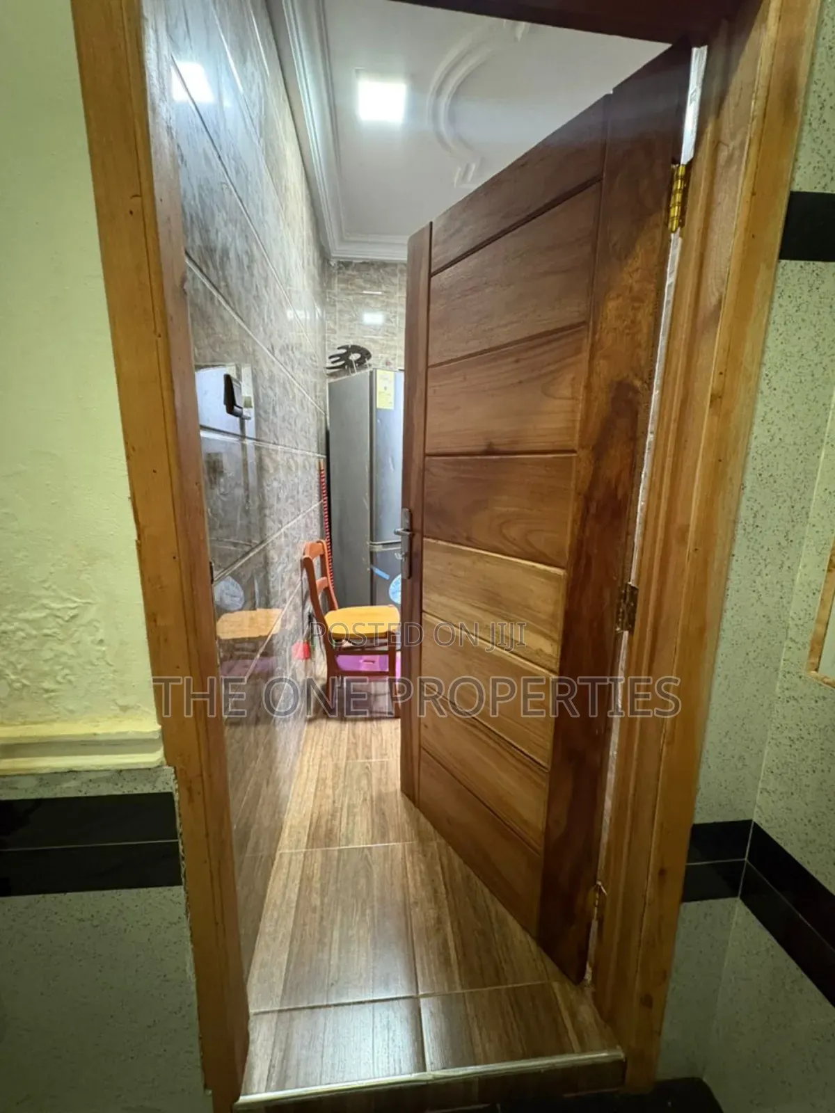 7bdrm Apartment in Medie Rush Factory, Amasaman for sale