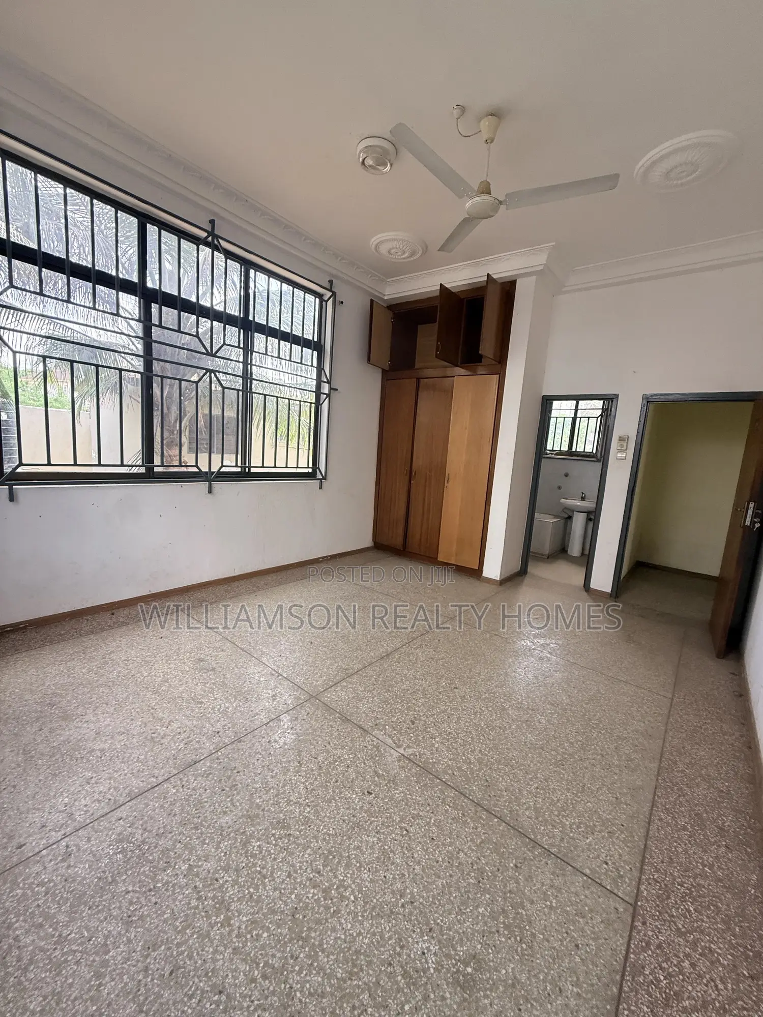 6bdrm House in Community 20 Estate, Spintex for rent