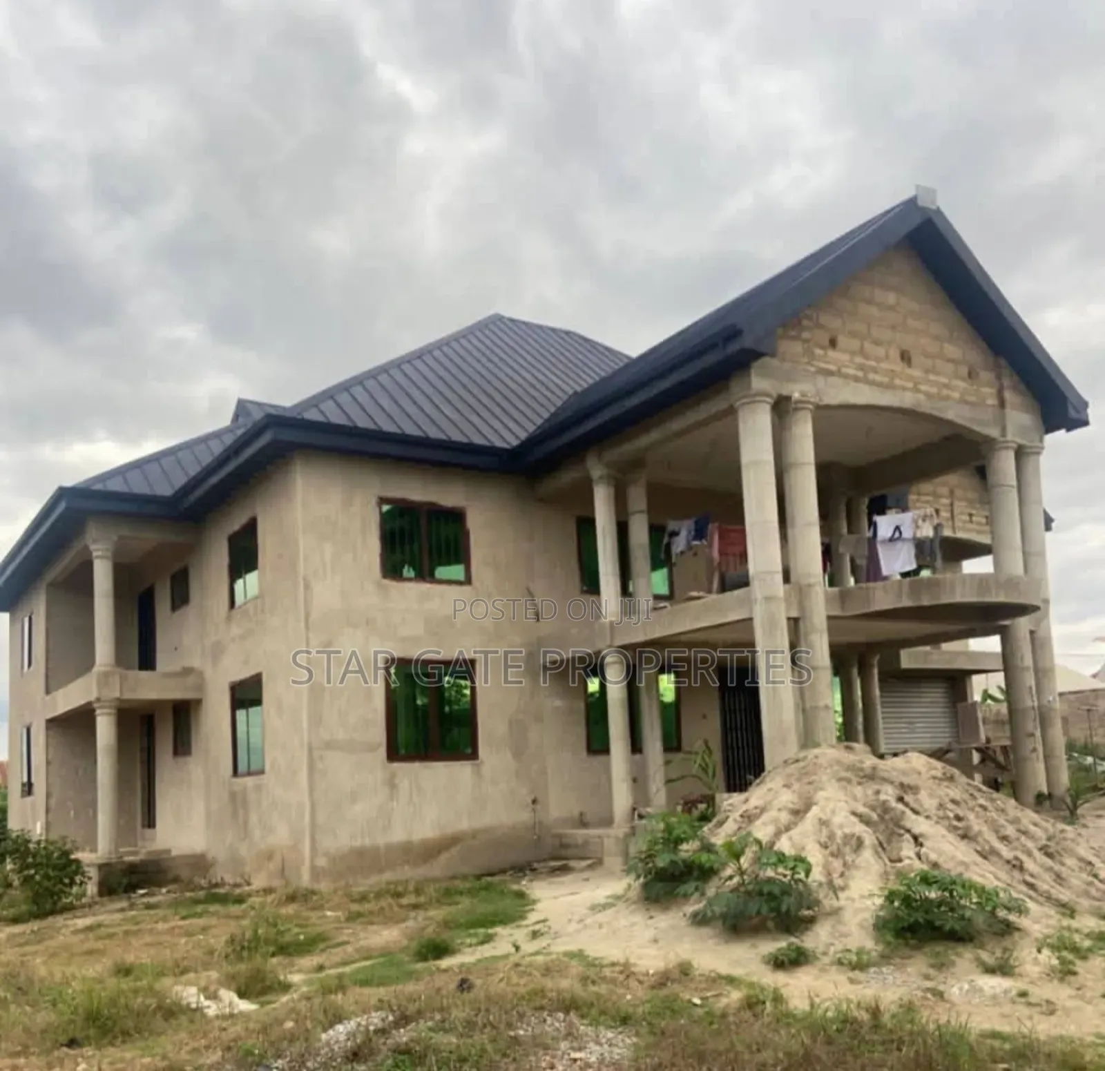 8bdrm House in Kodie Akom, Kumasi Metropolitan for sale