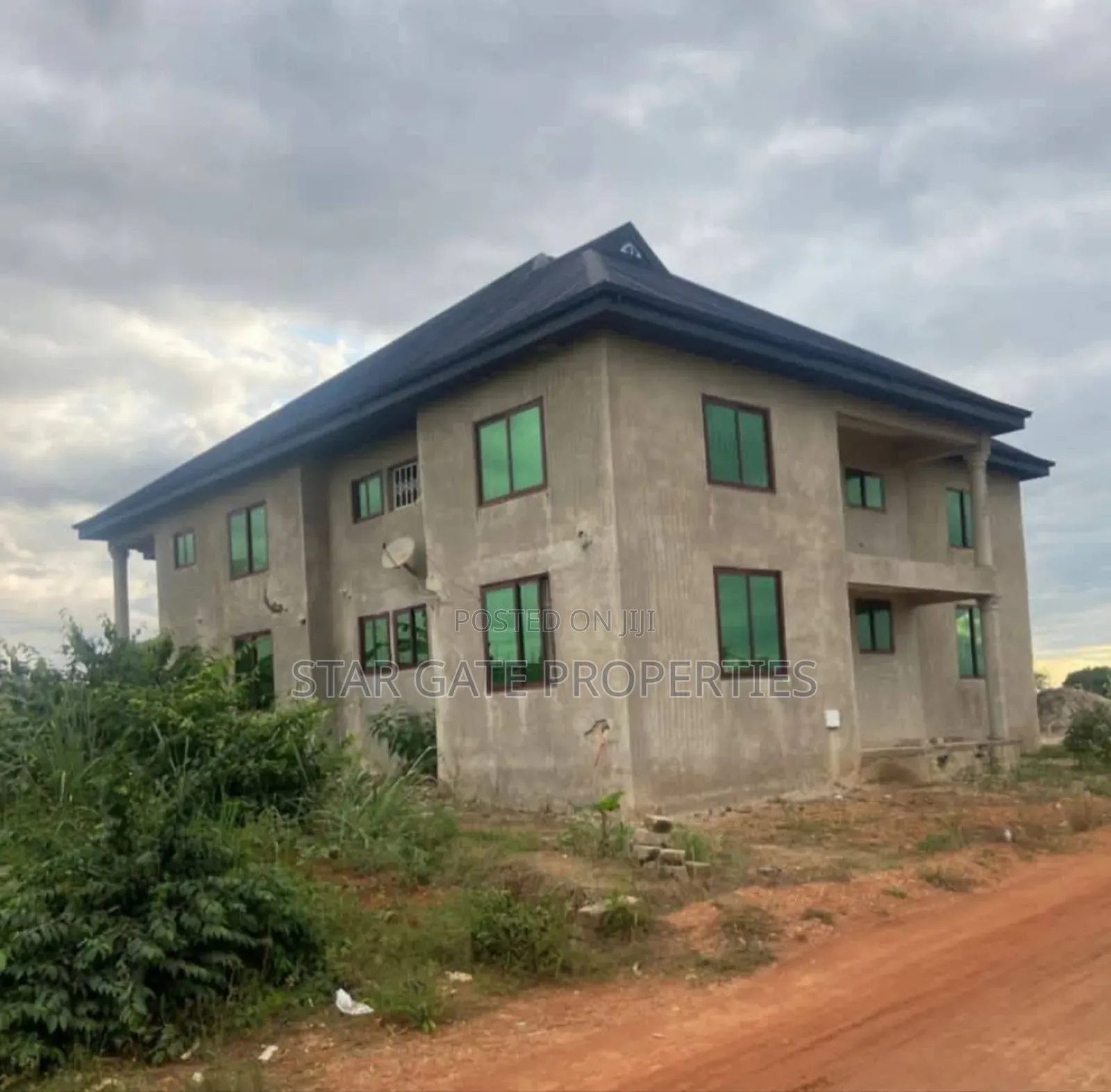 8bdrm House in Kodie Akom, Kumasi Metropolitan for sale