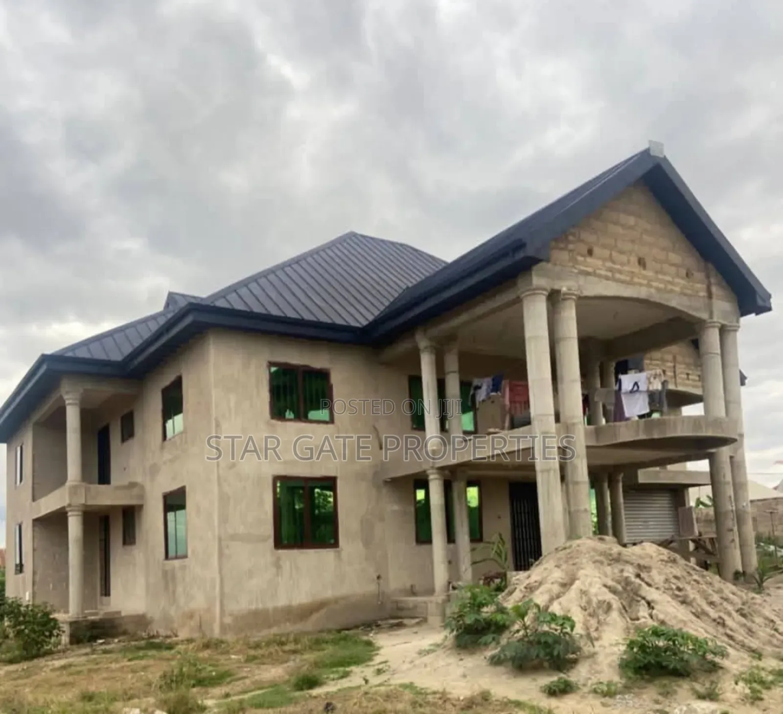 8bdrm House in Kodie Akom, Kumasi Metropolitan for sale