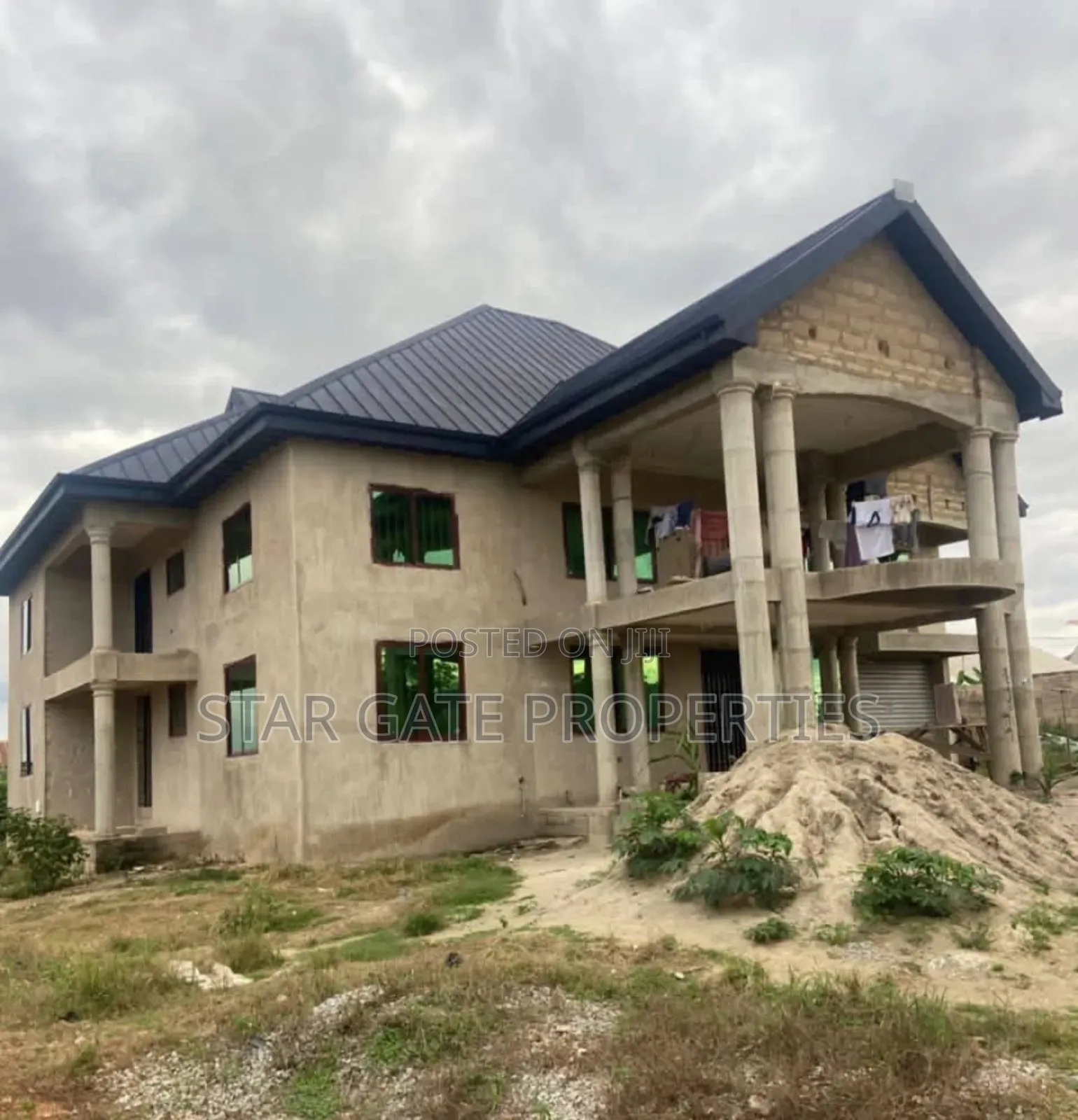 8bdrm House in Kodie Akom, Kumasi Metropolitan for sale