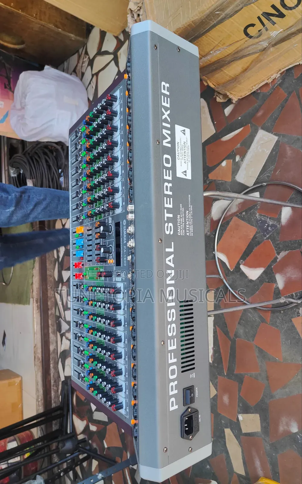 Yamaha Pa-1600 16-Channel Audio Mixing Console
