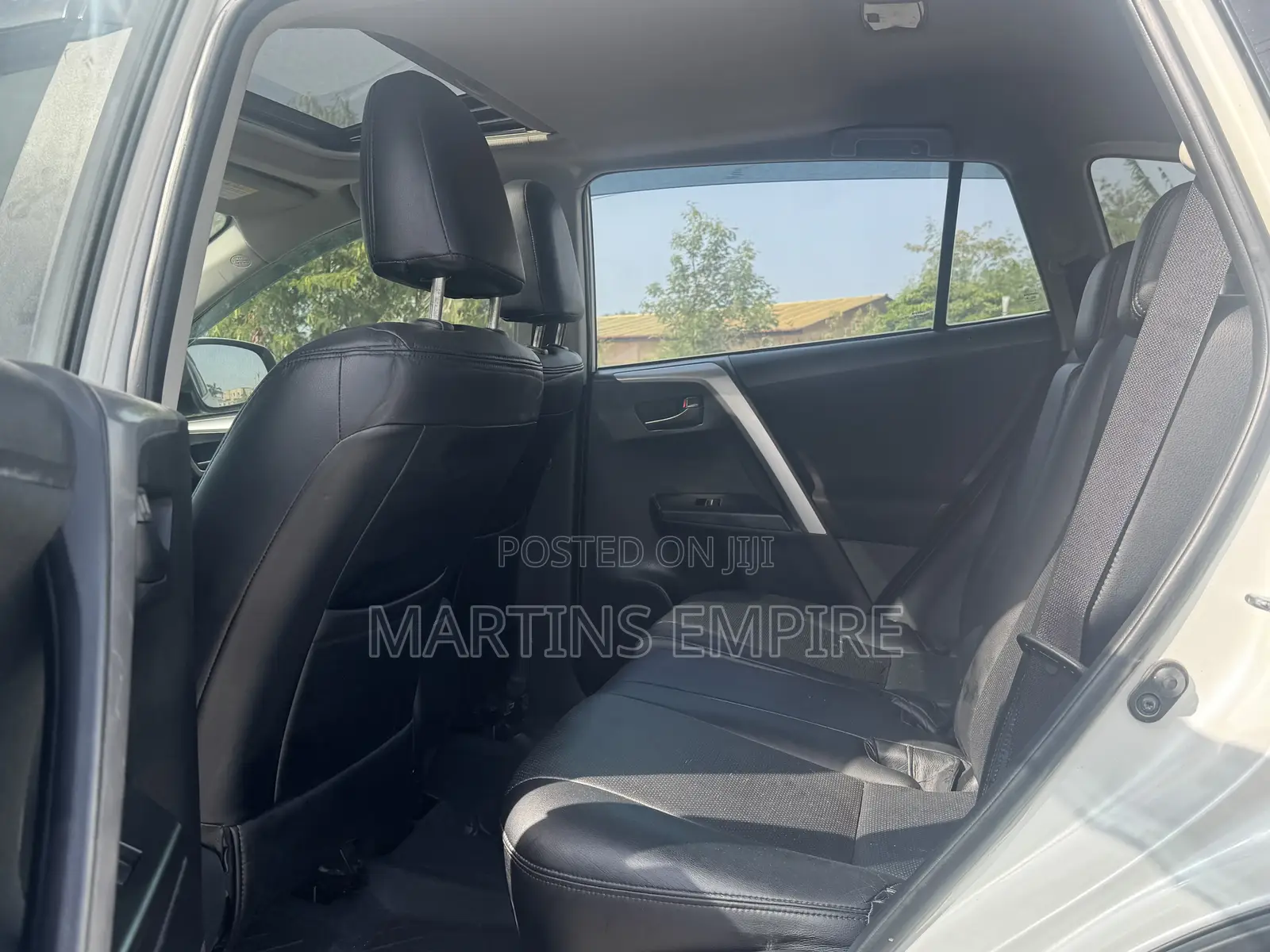 Toyota RAV4 XLE AWD (2.5L 4cyl 6A) 2017 White
