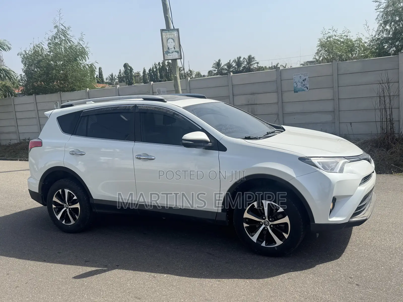 Toyota RAV4 XLE AWD (2.5L 4cyl 6A) 2017 White