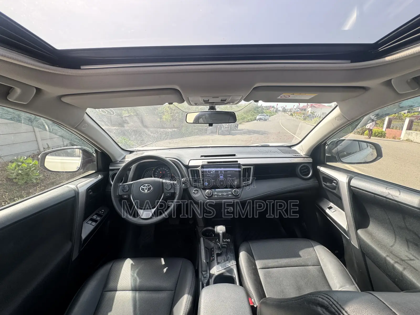 Toyota RAV4 XLE AWD (2.5L 4cyl 6A) 2017 White